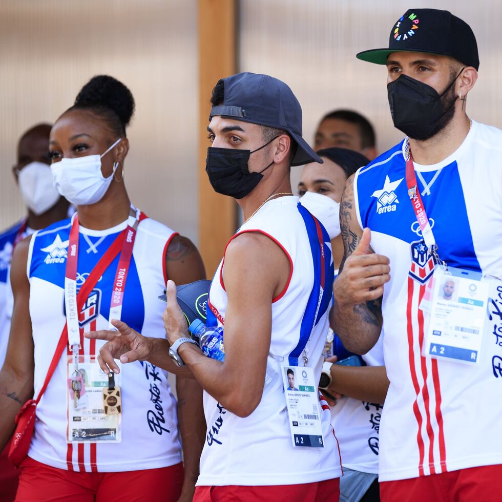 Jasmine Camacho-Quinn, Andrés Arroyo y Wesley Vázquez, tres de los cuatro representantes del atletismo que se tiraron a la pista anoche.