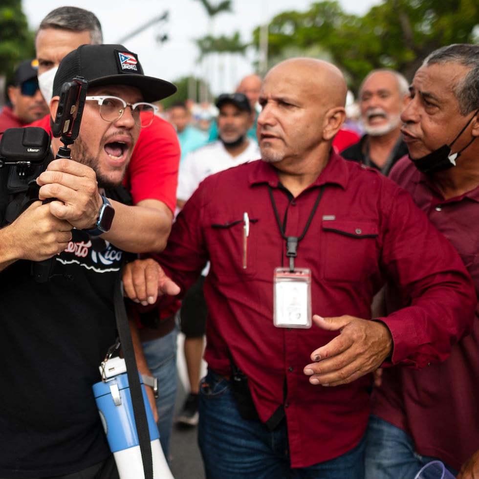 Entre los actos protocolares, llevados a cabo en el Capitolio, hubo manifestaciones en contra del status político actual del país. 