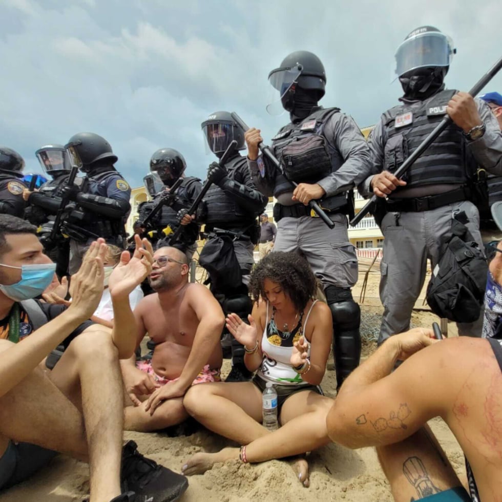 El lunes, 26 de julio, ciudadanos volvieron a protestar en el área donde se pretendía construir una piscina en un condominio en Rincón.