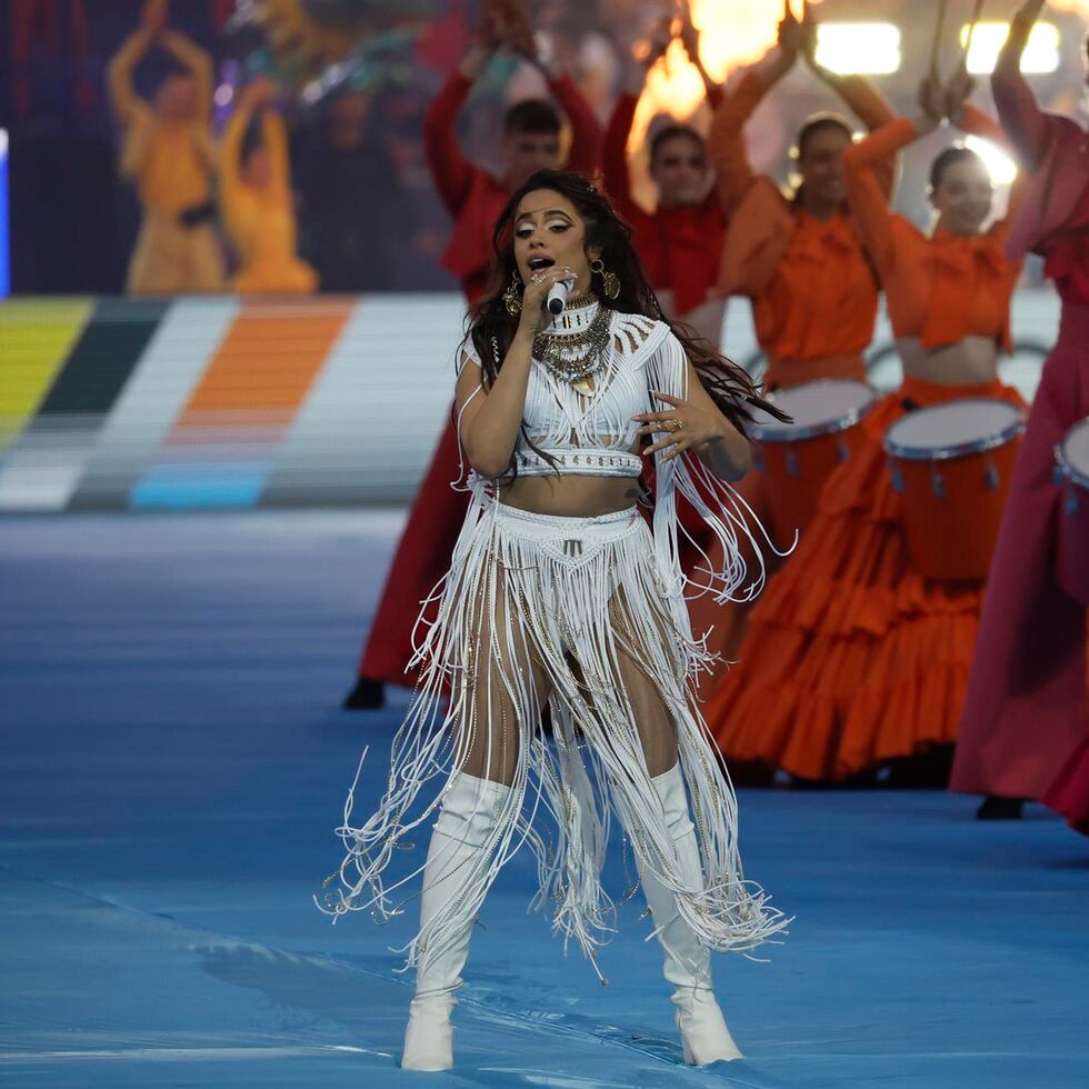 Camila Cabello durante su presentación en la Liga de Campeones disputado este sábado entre el Real Madrid y el Liverpool.