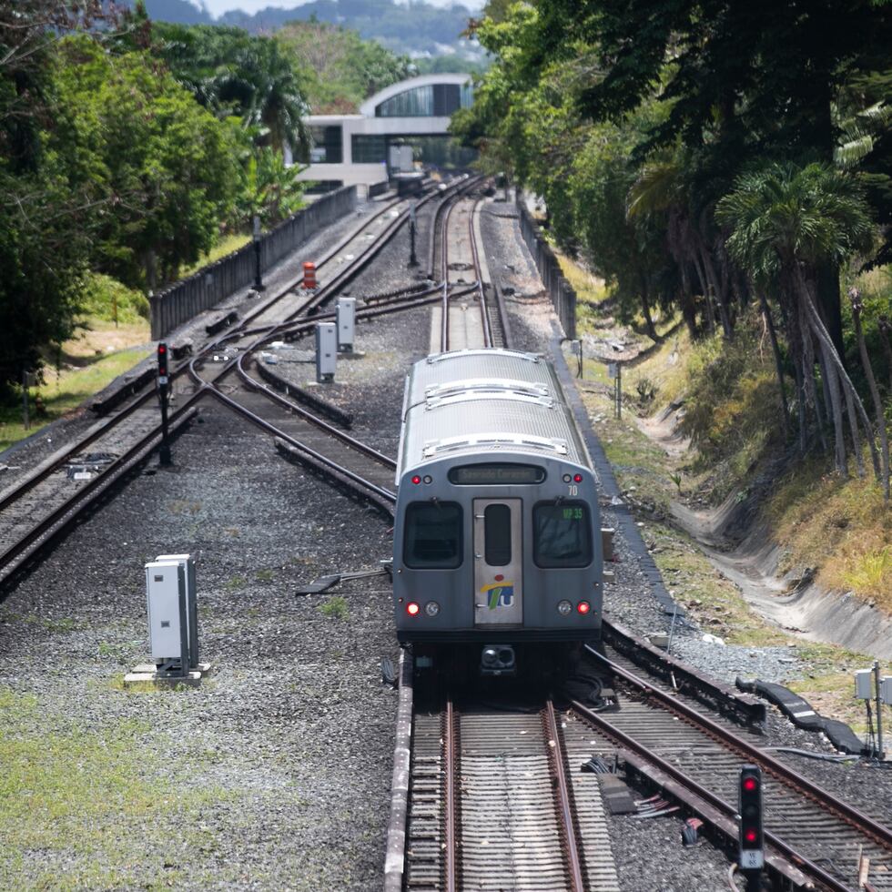 El Tren Urbano desde las vías que pasan debajo de la Martínez Nadal en Guaynabo.