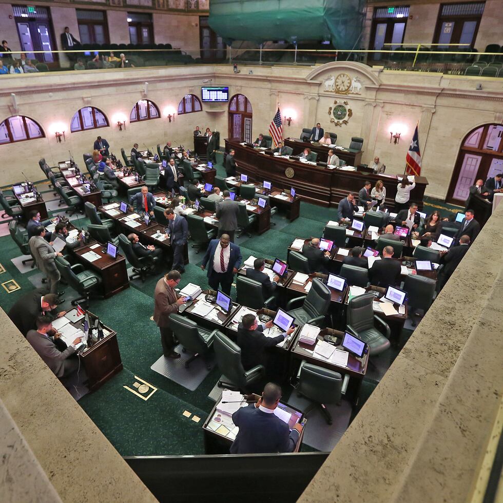 El debate de la medida, que no logró los votos suficientes, culminó a gritos. Méndez Núñez reclamó exaltado a Aponte Rosario que se retractara porque supuestamente había acusado a Rodríguez Aguiló, quien consumía un turno en contra de la medida, de tener “un punto en su casa”. (Archivo)