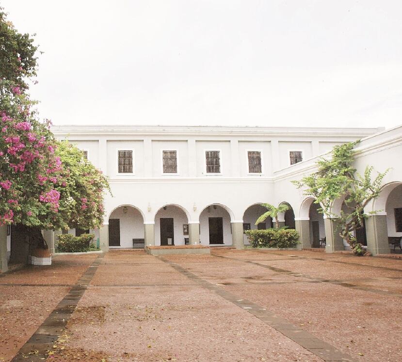 El Seminario Conciliar de San Idelfonso, ubicado en la calle Cristo, fue construido en 1832 y desde el 1985 es la sede del Centro de Estudios Avanzados.