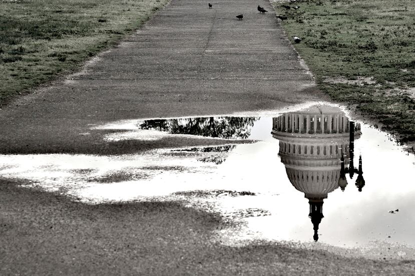 Reflejo del Capitolio de Estados Unidos.