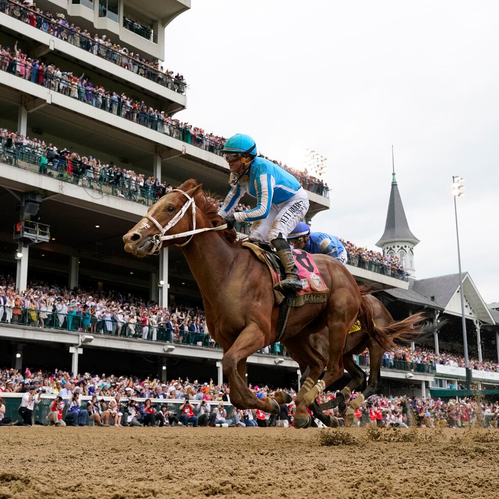 Mage (8), con el jinete venezolano Javier Castellano en el lomo, se impone en la edición número 149 del Kentucky Derby en Churchill Downs.