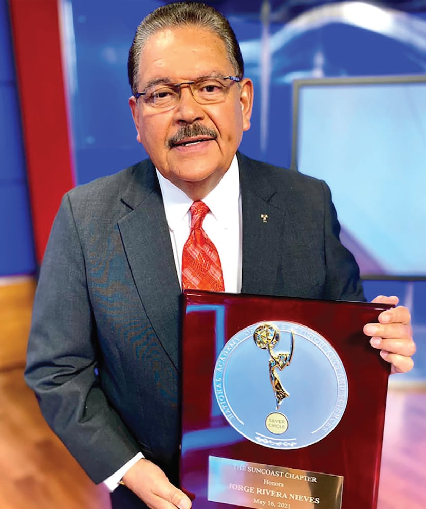 Jorge Rivera Nieves, quien trabaja en Telemundo desde 1977, recibió el galardón del Círculo de Plata 2021 de Suncoast Emmy Awards.