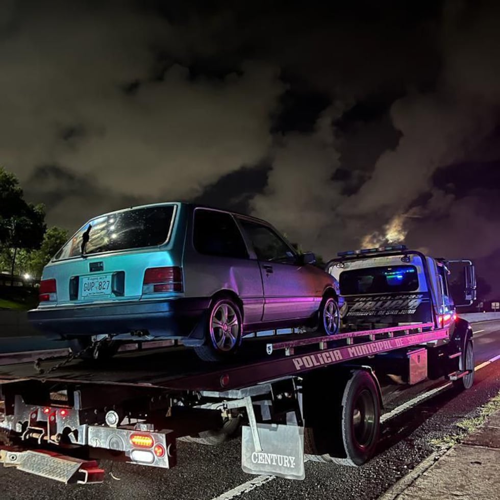 Carro ocupado al hombre que habría realizado los disparos al aire libre, según la Policía Municipal de San Juan.