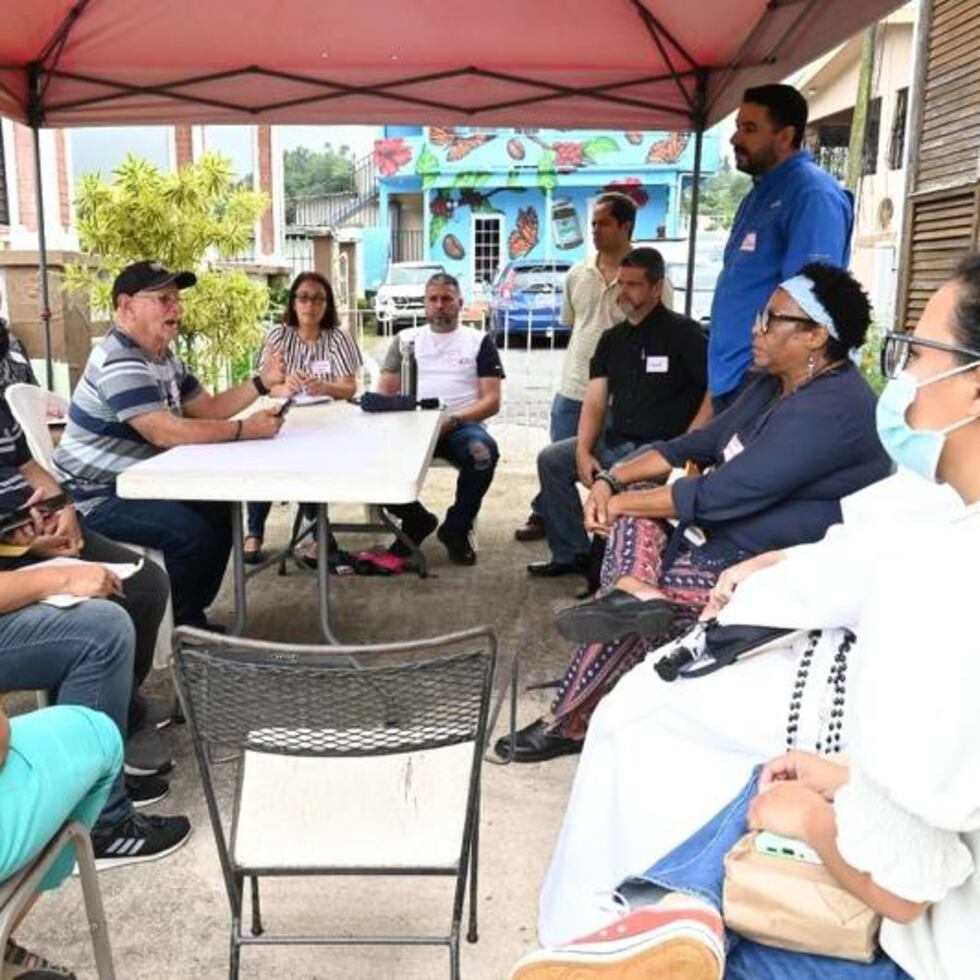 Decenas de representantes de organizaciones comunitarias acudieron al encuentro en Casa Pueblo, Adjuntas.