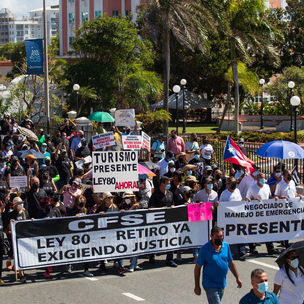 El pasado 31 de enero, miles de empleados públicos marcharon desde el Capitolio hasta La Fortaleza en repudio a los acuerdos entre el el gobierno y la Junta de Supervisión Fiscal aprobados en el Plan de Ajuste y que afectarán sus condiciones de trabajo y jubilación.

teresa.canino@gfrmedia.com
Teresa Canino Rivera