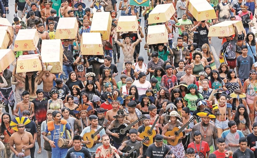 Miles de nativos protestaron en abril pasado en Brasilia, en el acto Ouro de Sangre (Oro de Sangre), contra el aumento de la minería en territorios indígenas.