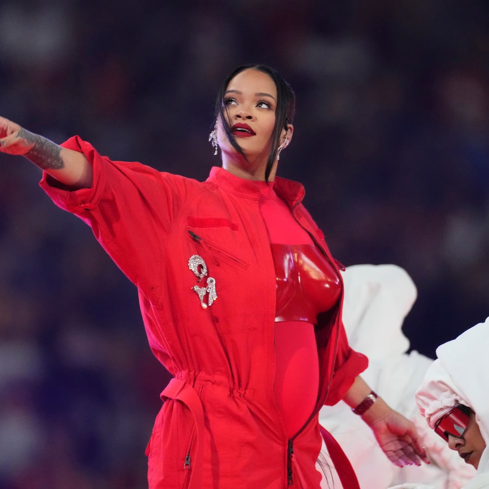 Rihanna tuvo a su cargo el espectáculo de medio tiempo del Super Bowl.