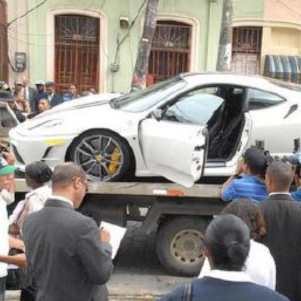 Un Ferrari 430 Scuderia de 2007 que le fue incautado a Junior Cápsula por las autoridades dominicanas.