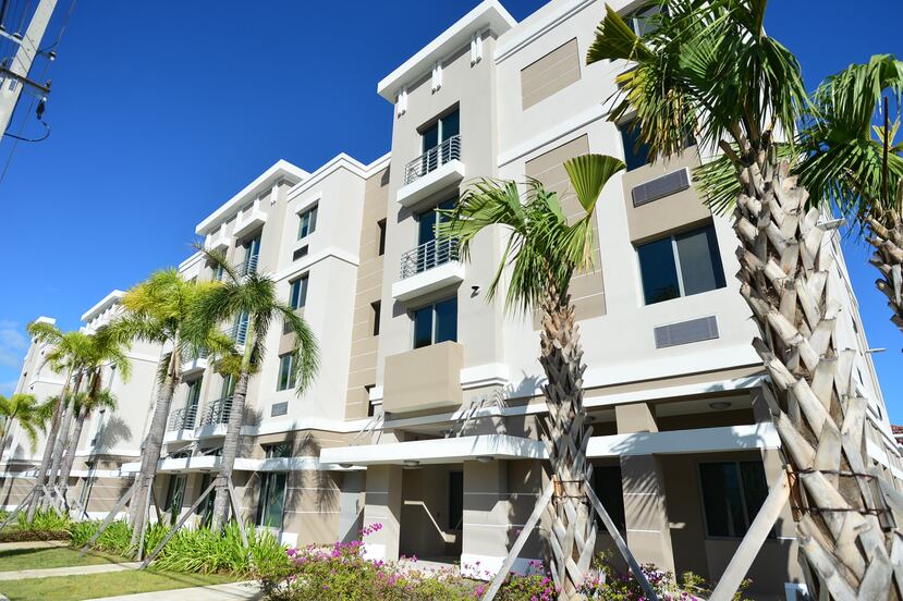 El proyecto tipo walk-up Renaissance Square, construido en el área que ocupaban antes las  torres del complejo de vivienda pública Las Gladiolas,  fue desarrollado por la firma McCormack Baron Salaza.