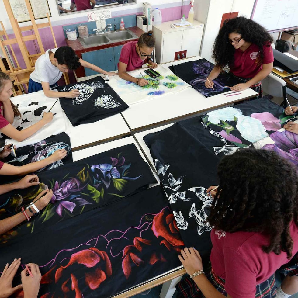 Rubén Darío les entregó una referencia visual a los estudiantes de la Escuela Central de Artes Visuales de Santurce y les dio libertad para usar su creatividad.