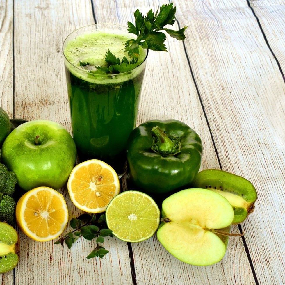 Una manera sencilla y efectiva de consumir, sobre todo las verduras que requerimos diariamente, es en un jugo verde. (Pixabay)