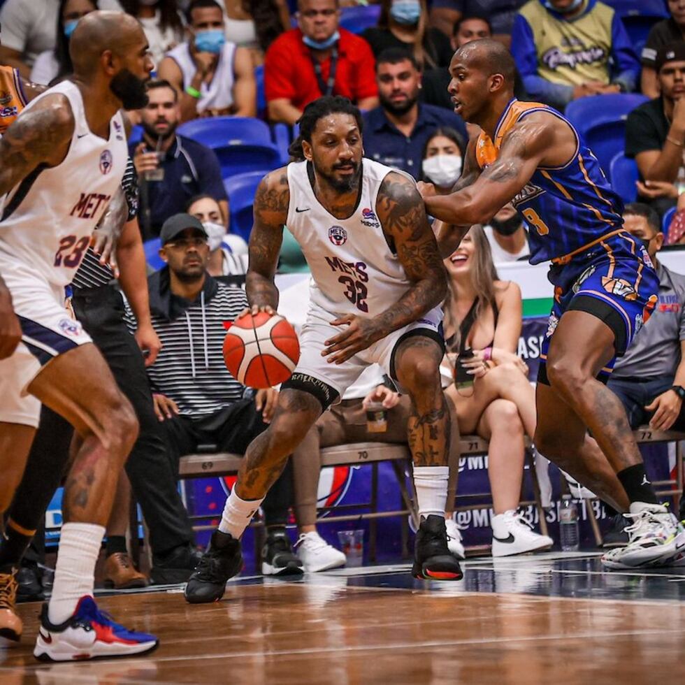 Renaldo Balkman anotó 17 puntos en el sexto juego de la semifinal B contra los Vaqueros.