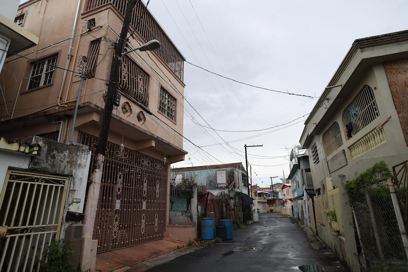 Debido a que muchos residentes de la comunidad Península de Cantera no tienen títulos de propiedad, todavía no han podido reparar los daños que el huracán María causó en sus viviendas.