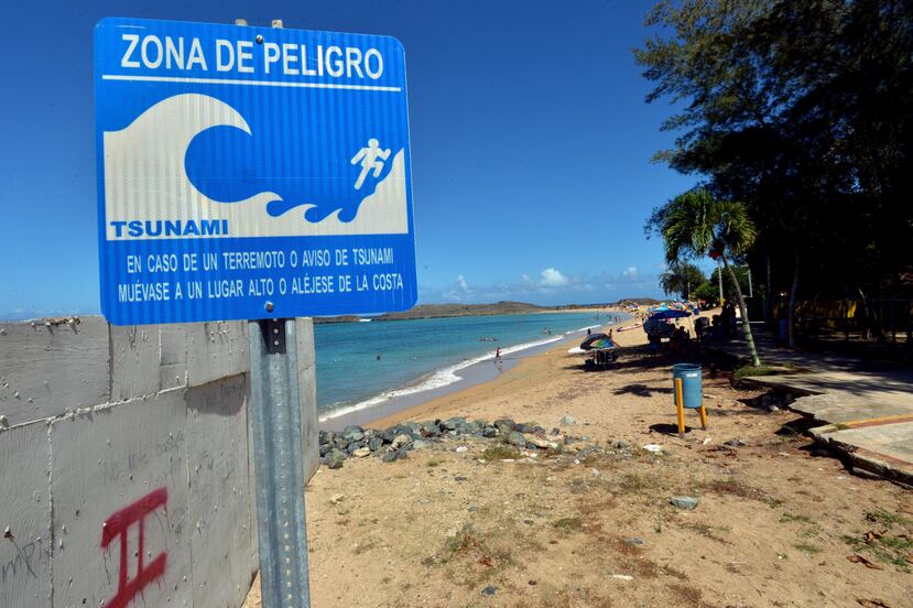 El programa Tsunami Ready, del Servicio Nacional de Meteorología, ayuda a organizaciones y comunidades costeras a reducir el potencial de un desastre a causa de un tsunami, e incluye la instalación de rótulos en lugares clave. (GFR Media)