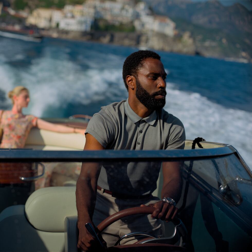 Elizabeth Debicki y John David Washington protagoniza la película "Tenet", que ya está disponible en HBO Max.