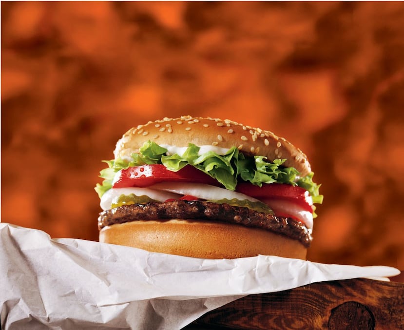 El Whopper jr., nació por pura casualidad y por el deseo de quedar bien con la clientela. (Imagen tomada de la página Burger King)