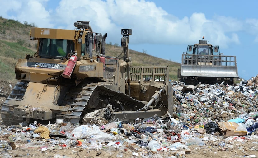 El vertedero de Humacao, donde actualmente se construye una nueva celda de depósito de basura, es uno de los 10 que opera en cumplimiento con las leyes y reglamentos ambientes.