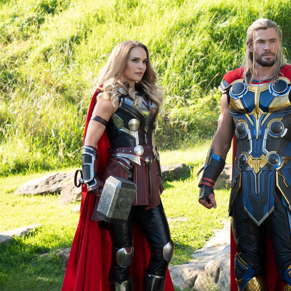 Natalie Portman y Chris Hemsworth protagonizan "Thor: Love and Thunder".