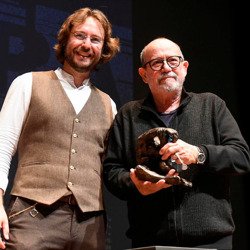 El cantautor cubano Silvio Rodríguez recibió ayer el reconocimiento en España.