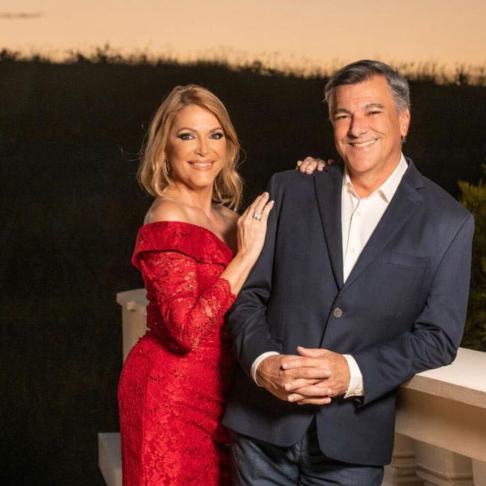 La empresaria Lizzette Rivera Morales junto a su ahora esposo, Carlos "Charlie" Delgado Altieri.