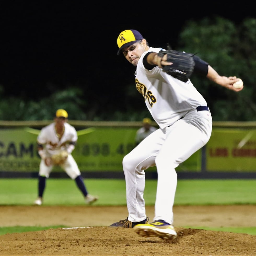 Fernando Cabrera, lanzador de los Arenosos de Camuy en el béisbol Doble A.