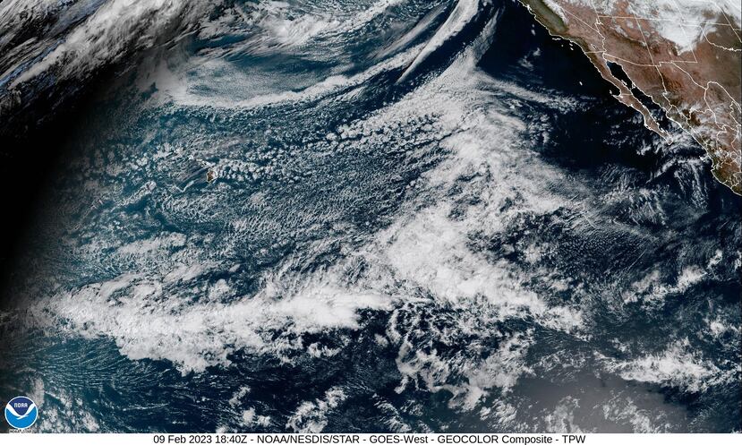 Imagen visible (GeoColor) del satélite GOES-West que muestra el área del Pacífico tropical, donde ocurren los fenómenos La Niña y El Niño.