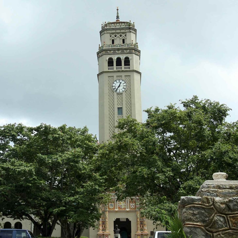 Imagen de la torre de la Universidad de Puerto Rico, Recinto de Río Piedras. (GFR Media)