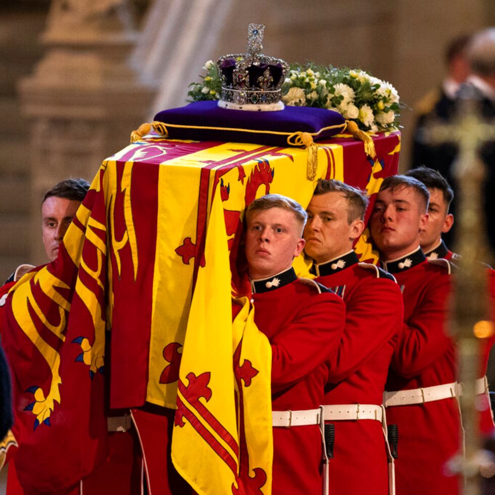 Llegada del féretro de la reina Isabell II al Westminster Hall en Londres, el 14 de septiembre de 2022.