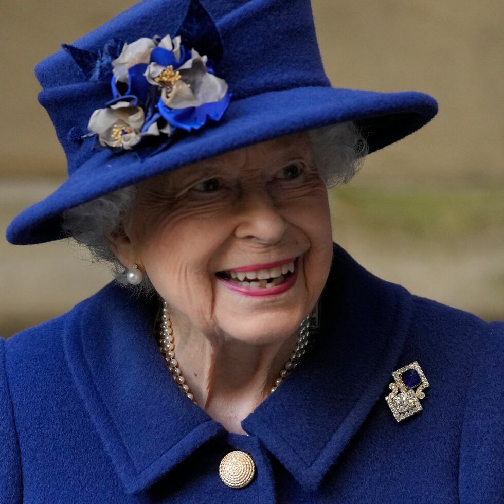 La reina Elizabeth II falleció este jueves “de manera pacífica” a sus 96 años de edad, anunció el Palacio de Buckingham.