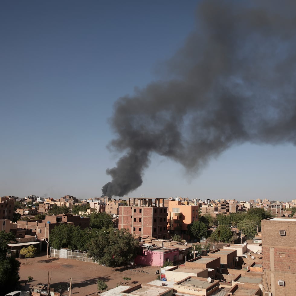 Tropas de operaciones especiales de Estados Unidos estuvieron brevemente en la capital, Jartum, el 22 de abril para sacar por avión a empleados estadounidenses de la embajada y otro personal gubernamental estadounidense.