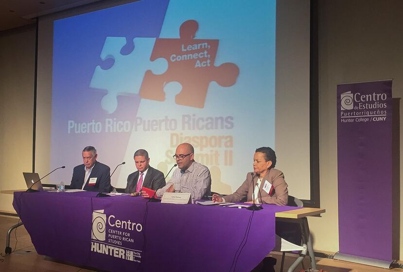 De izquierda a derecha, el periodista Juan González; el abogado Carlos Cuevas;  Jaime Farrant, de la Agenda Nacional Puertorriqueña; y la asesora legal de El Puente, Ruth Santiago.