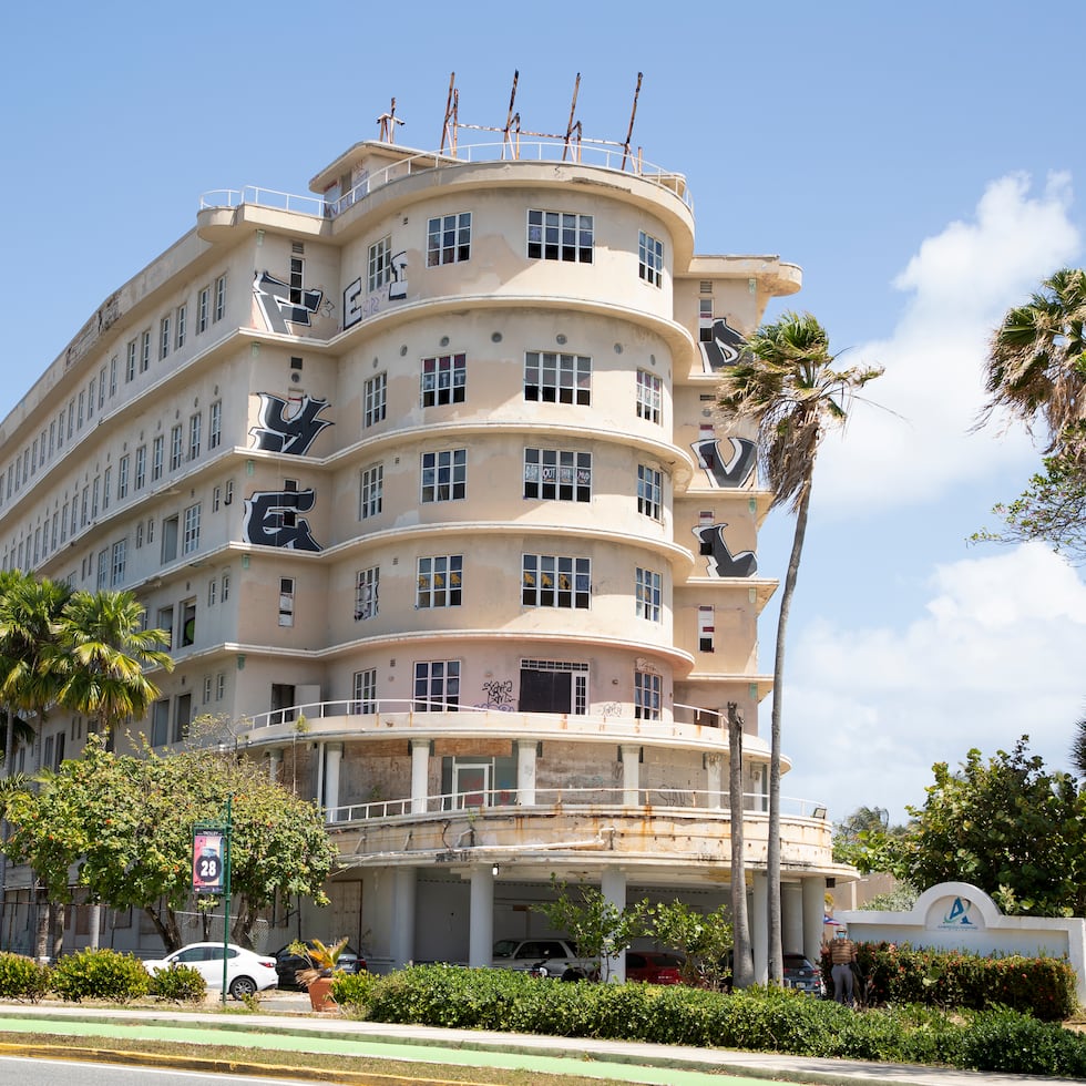 Marzo 18, 2021 - Hotel Normandie, San Juan

El edificio abandonado de lo que una vez fue el Hotel Normandie
Fotos: (pablo.martinez@gfrmedia.com)