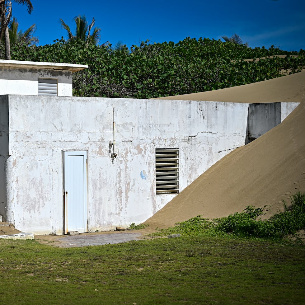 La casa quedó sepultada gradualmente desde el paso del huracán María, en septiembre de 2017.