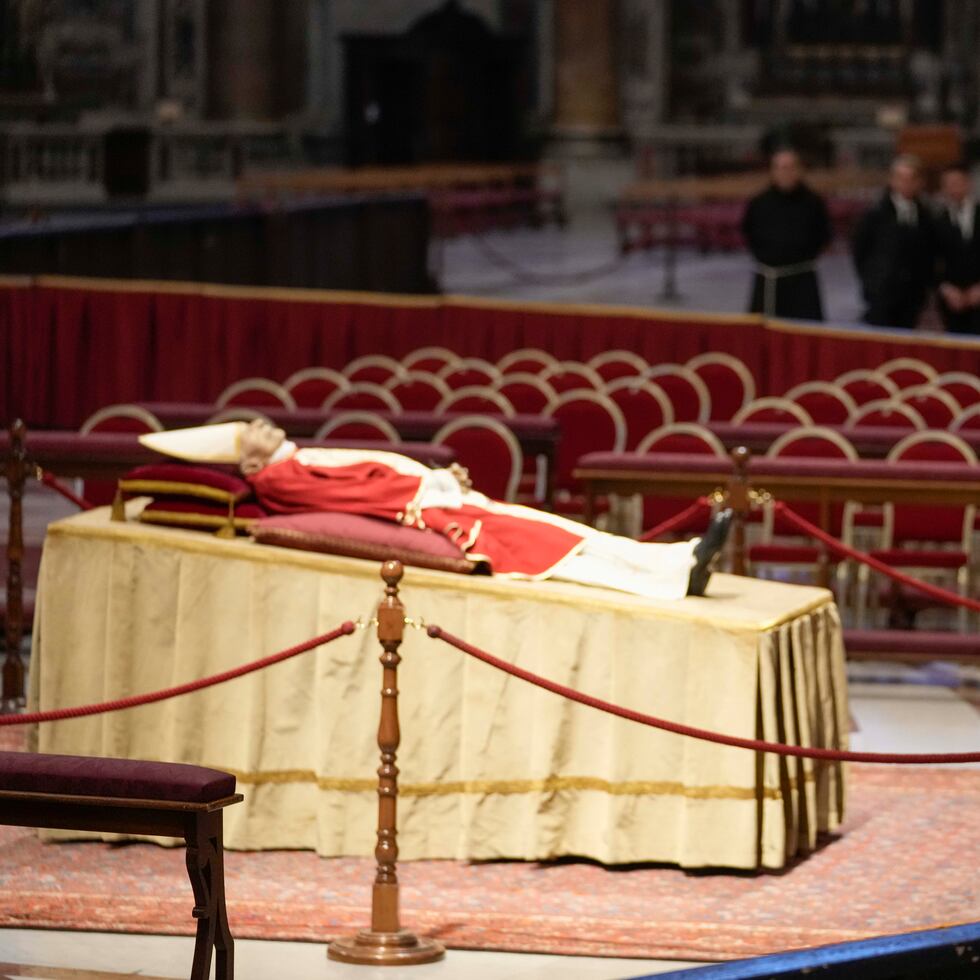 En el ataúd también se colocarán monedas vaticanas acuñadas durante el tiempo que fungió como pontífice.