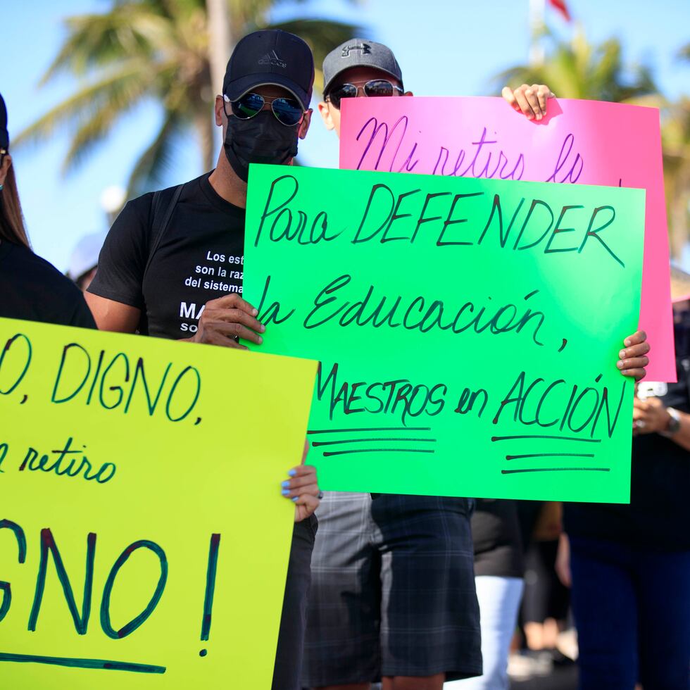 Funcionarios  en la Gran Marcha de la Indignación de principios de febrero.