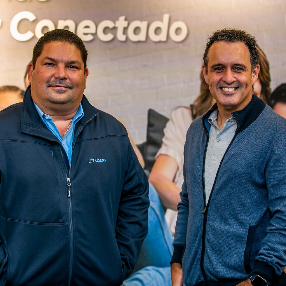 17 febrero 2022. Liberty, Guaynabo, PR

Entrevista a Victor Vera, Director RAN Engineering y William Diaz, Principal RAN Engineering para Liberty, Puerto Rico. 

En la foto: Victor Vera, Director RAN Engineering y William Diaz, Principal RAN Engineering

Xavier Garcia / Fotoperiodista