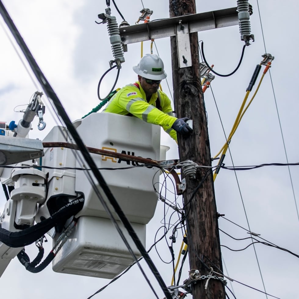 La línea afectada transmite 230,000 voltios.