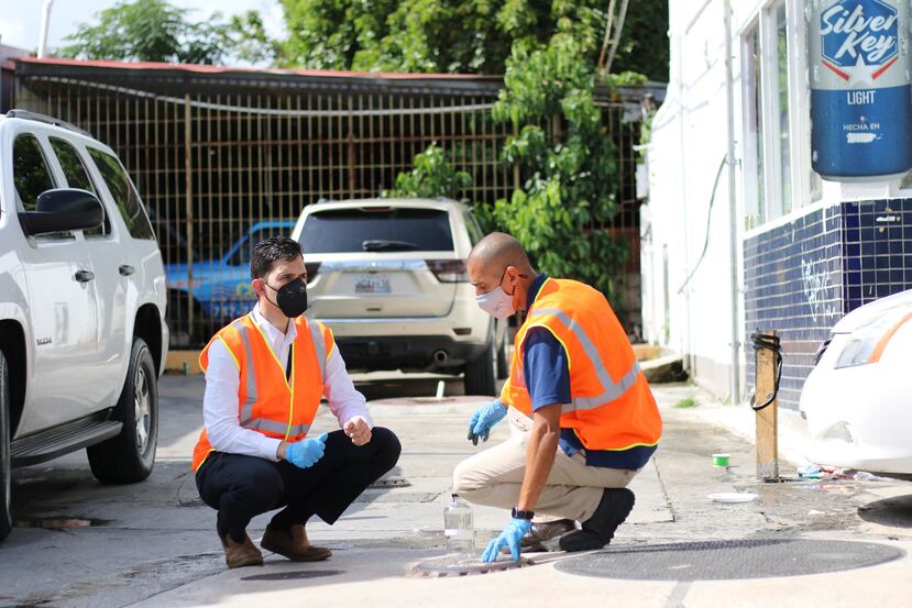 El operativo se realizó en varias estaciones de gasolina.