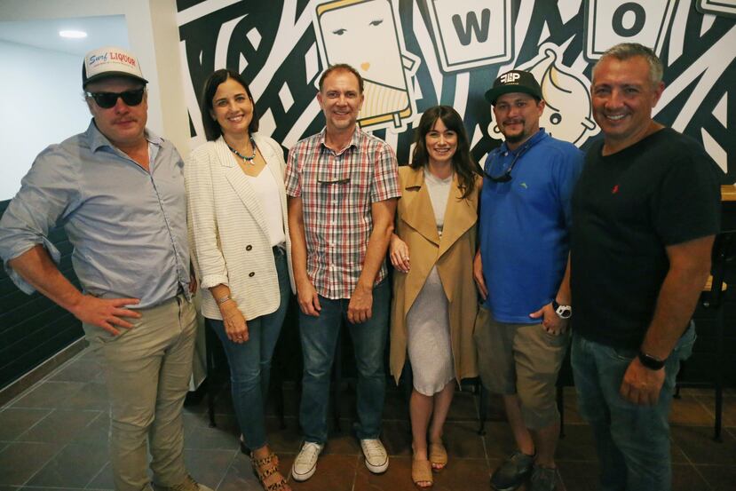 Desde la izquierda: Pierre Saussy, Aidalis Murphy, Néstor  Conel,  Cristina Sumaza, René Marichal  y Ariel Piertusi.