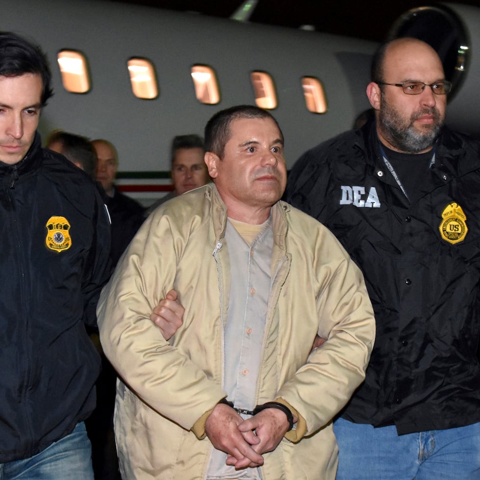 Joaquín "El Chapo" Guzmán, de 64 años, fue extraditado a Estados desde México en enero de 2017 y, tras ser sentenciado a cadena perpetua por tráfico de drogas y por liderar una empresa criminal en 2019, fue enviado a la cárcel ADMAX en Colorado.