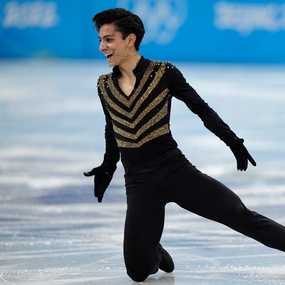 El mexicano Donovan Carrillo compite en el programa corto de patinaje artístico en los Juegos Olímpicos de 2022, y regresará a la pista este jueves para enfrentar a los mejores de su modalidad.