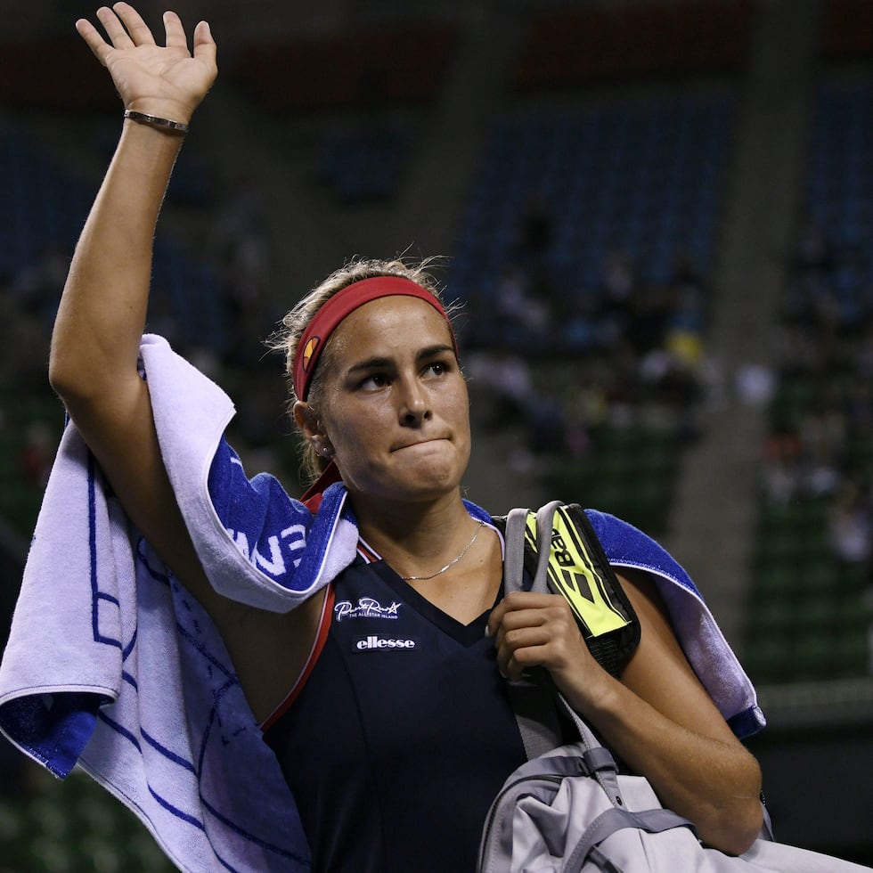 KMA15 TOKIO (JAPÓN) 23/09/2016.- La tenista portorriqueña Mónica Puig saluda tras su derrota ante la polaca Agnieszka Radwanska durante el partido que enfrentó a ambas en la tercera ronda del Torneo de Tokio (Japón) hoy, 23 de septiembre de 2016. EFE/Franck Robichon