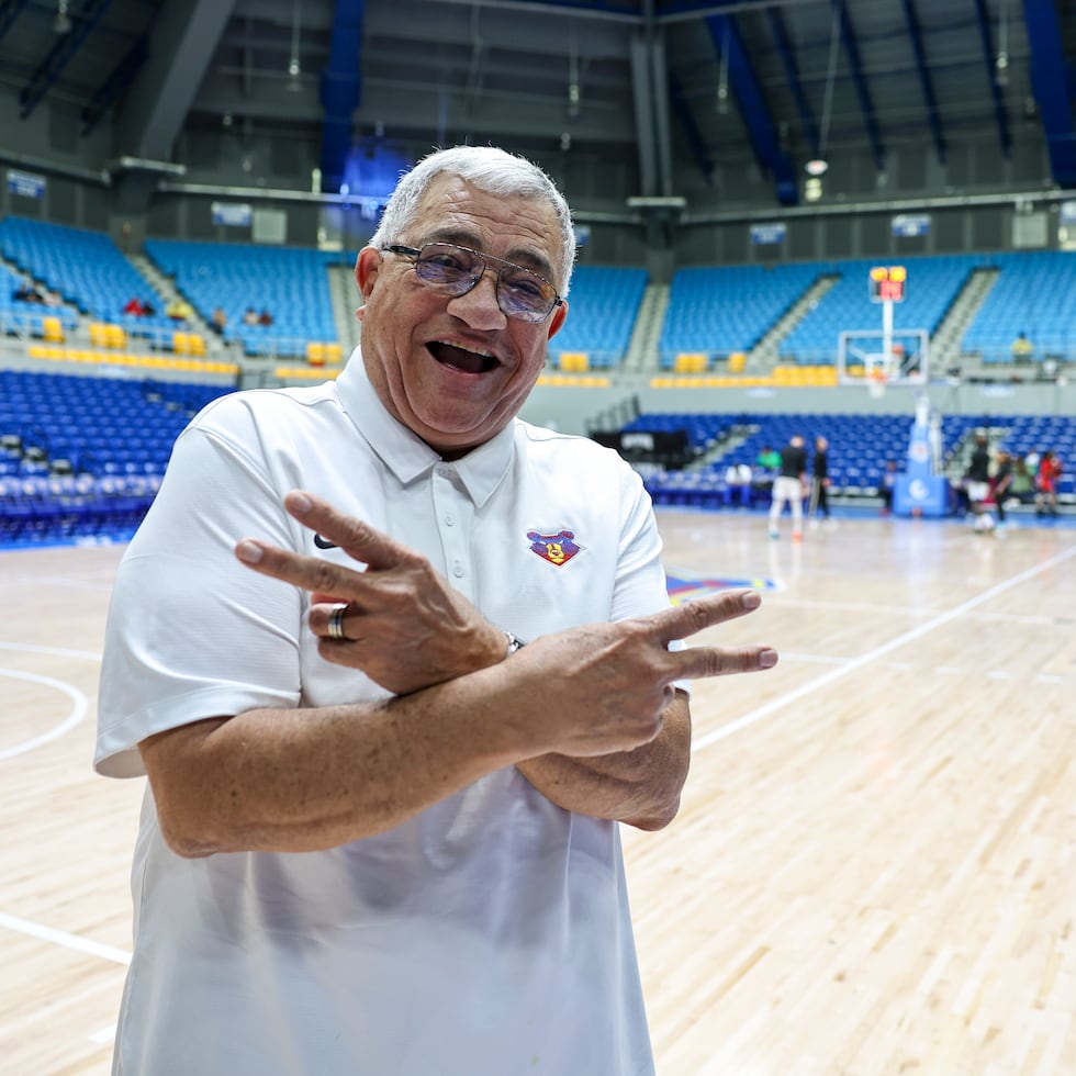 A sus 76 años, Flor Meléndez disfruta su nuevo rol en el BSN como gerente general de los Atenienses de Manatí.