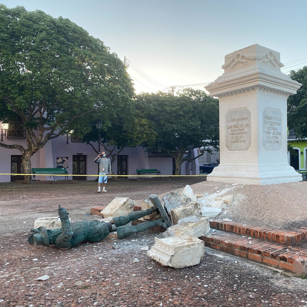 Así quedó destruida la estatua de Juan Ponce de León en el Viejo San Juan.