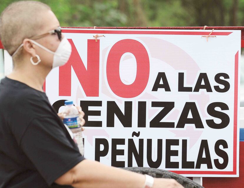 Una resolución emitida por la Junta de Calidad Ambiental (JCA) condicionaba el depósito de las cenizas supuestamente tóxicas y provenientes de AES en Guayama en el vertedero de Peñuelas para tapar la basura doméstica.