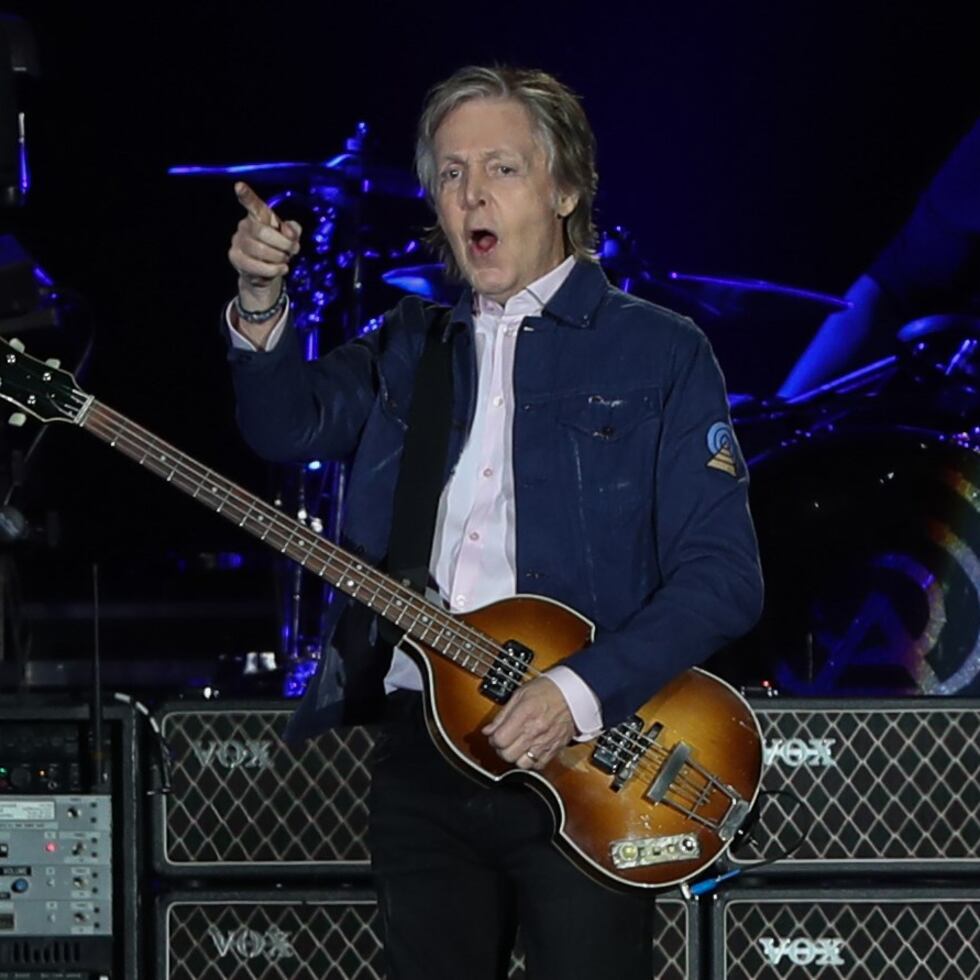 El bajista de The Beatles, Paul McCartney, en un concierto en Santiago de Chile.